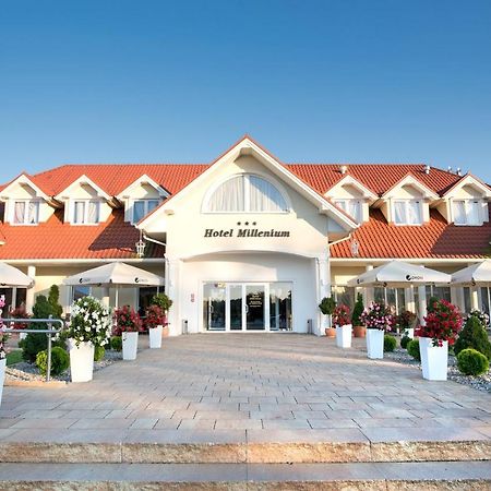 Hotel Millenium Góra Motyczna Exterior foto