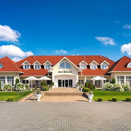 Hotel Millenium Góra Motyczna Exterior foto