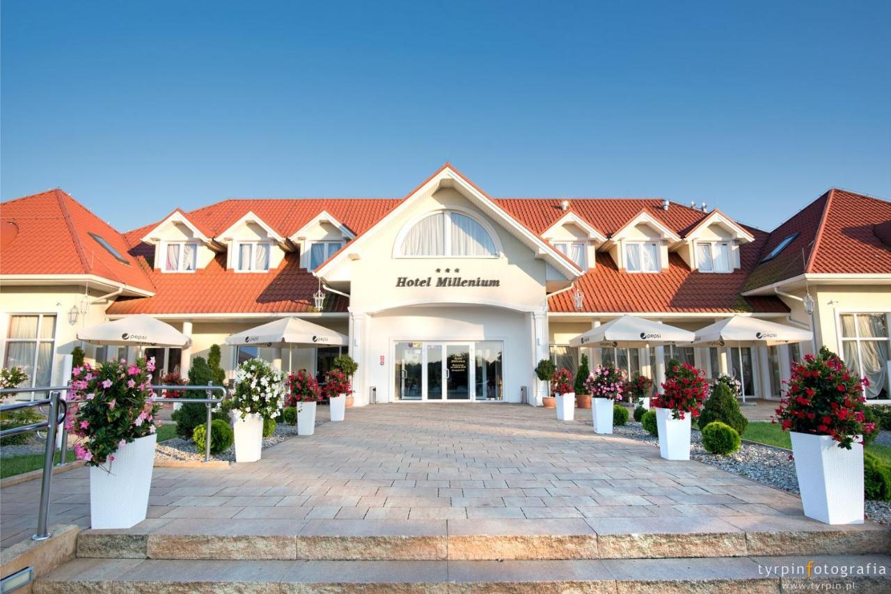 Hotel Millenium Góra Motyczna Exterior foto