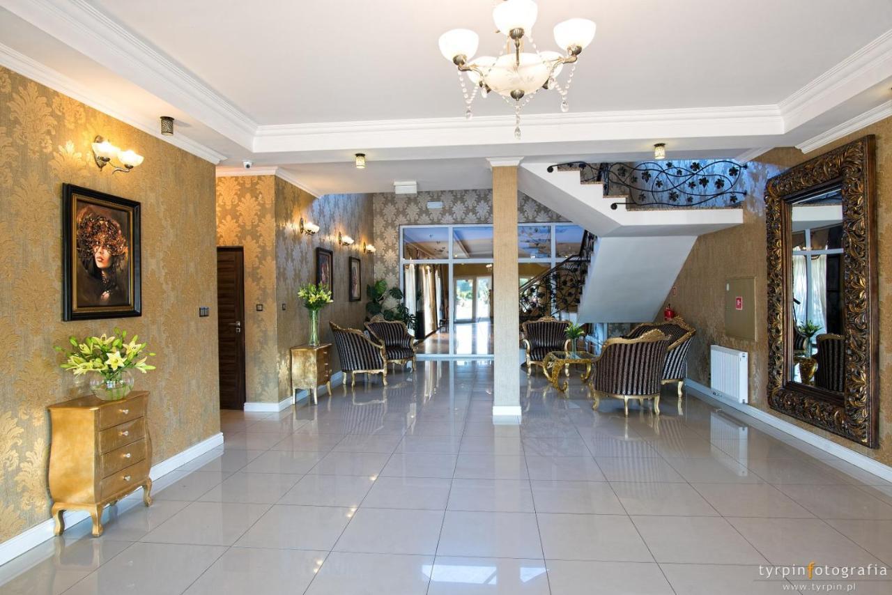 Hotel Millenium Góra Motyczna Exterior foto