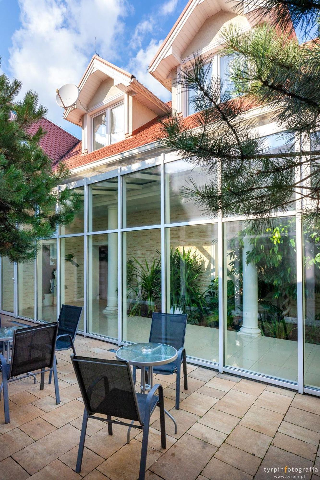 Hotel Millenium Góra Motyczna Exterior foto