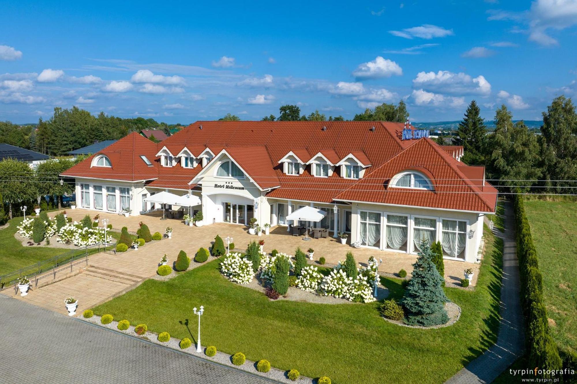 Hotel Millenium Góra Motyczna Exterior foto