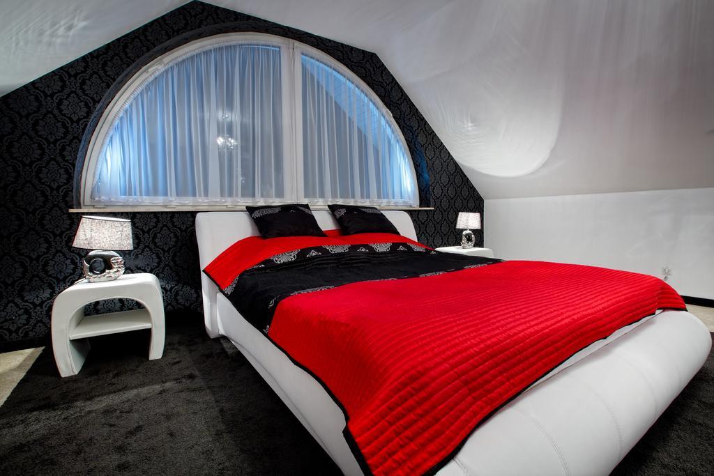 Hotel Millenium Góra Motyczna Habitación foto