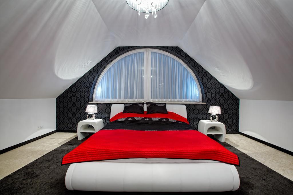 Hotel Millenium Góra Motyczna Habitación foto